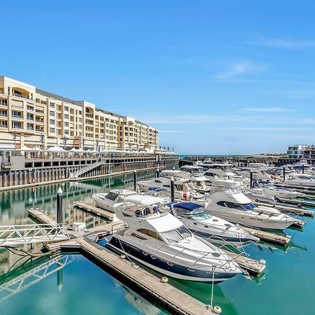 Waterfront Resort-Style Living At Glenelg Beach Adelaide Eksteriør bilde
