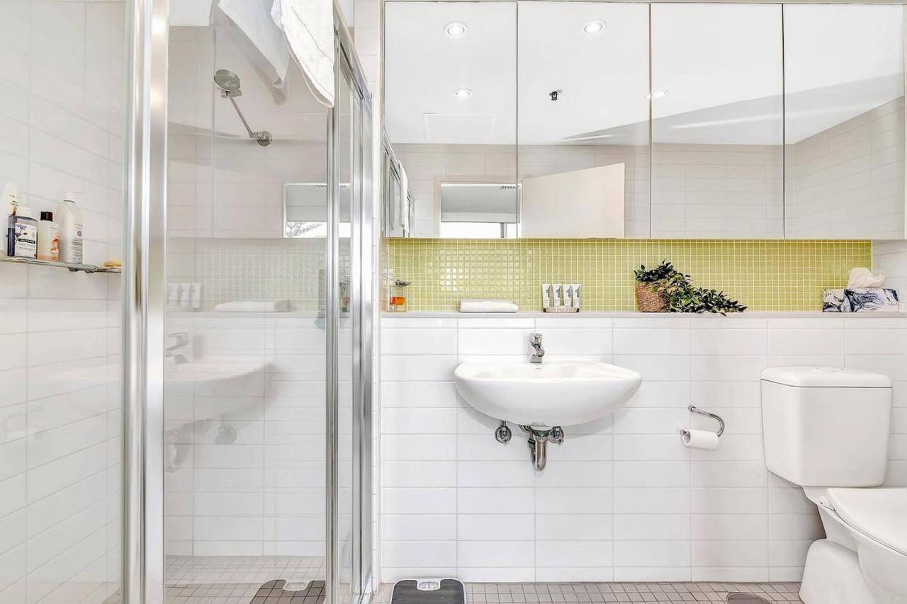 Waterfront Resort-Style Living At Glenelg Beach Adelaide Eksteriør bilde